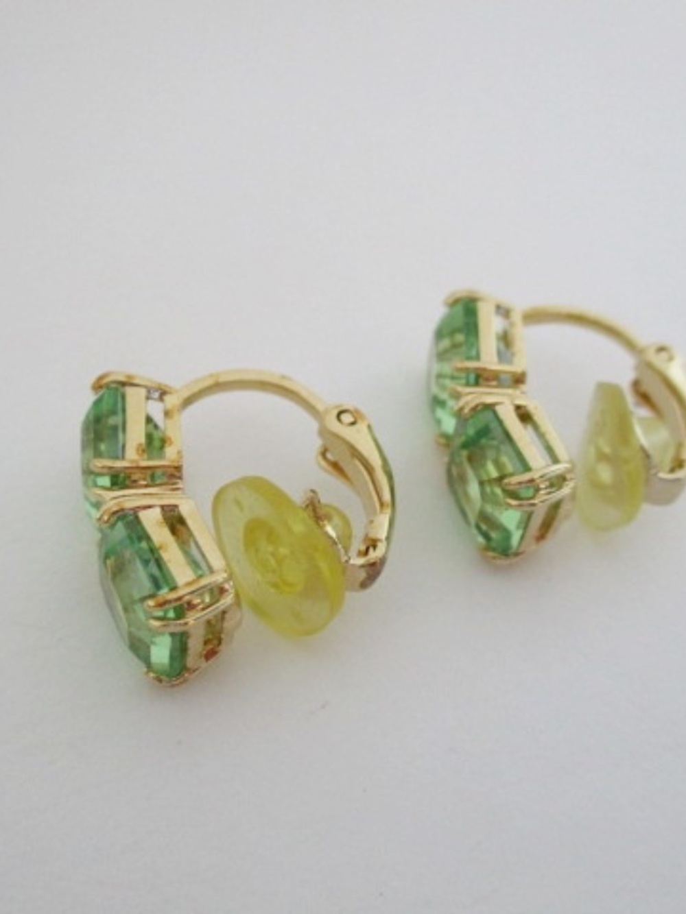SWAROVSKI - Millenia Clip Earrings Square Cut, Green, Gold-Tone Plated - Picture 5 of 7